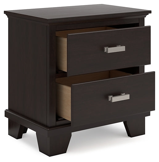 Covetown California King Panel Bed with Mirrored Dresser, Chest and Nightstand